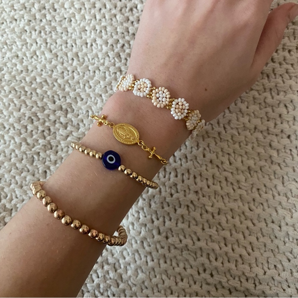 Vintage hand made bracelet-white and gold beads